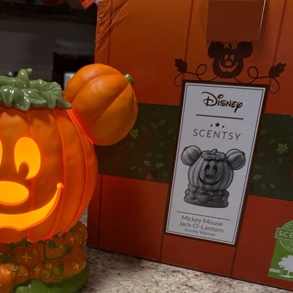 Mickey Mouse Jack-O’-Lantern – Scentsy Warmer- New in Box- $75 - Picture 13 of 13